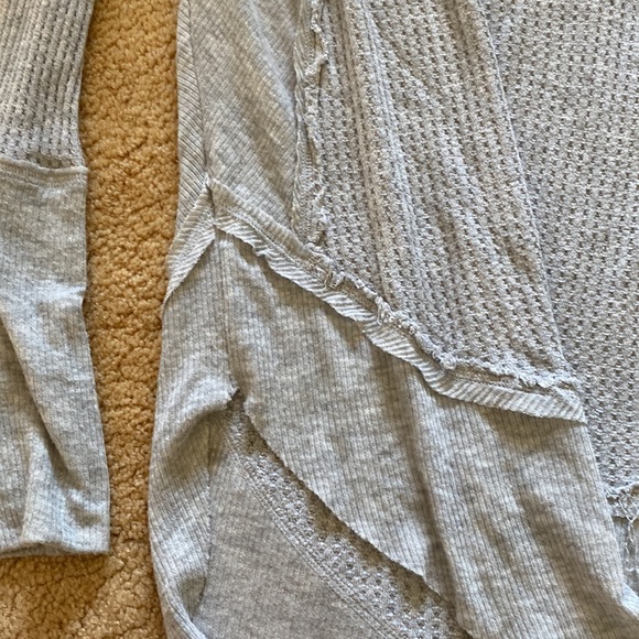 We the free women’s size small sweater long sleeve shirt - Picture 3 of 4